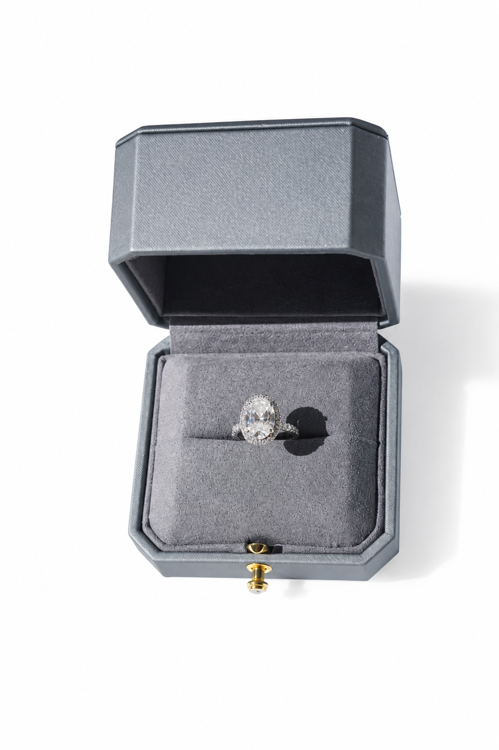 Anillo Oval Cut con Halo de Diamantes