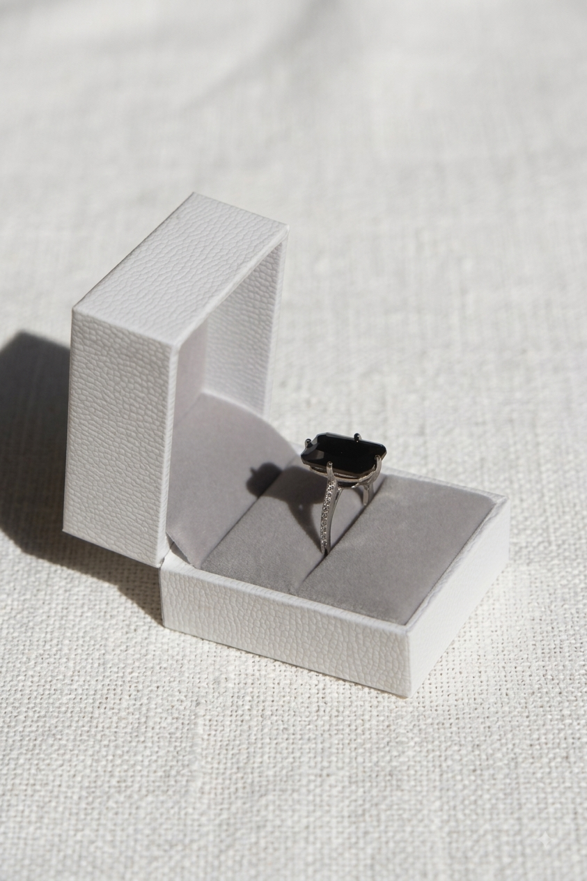 Ring Silver Radiant black